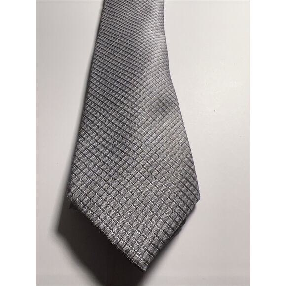 Calvin Klein Neck Tie Silk Blend Gray Chevron Pattern MSRP $69.50 NWT - Picture 1 of 3